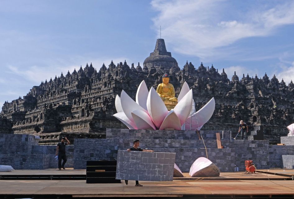 Persiapan Waisak di Borobudur