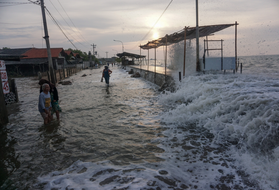 Waspada Gelombang Tinggi di Pesisir Pantura