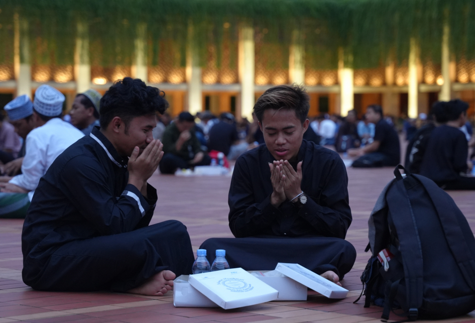 berbuka puasa di Masjid Istiqlal