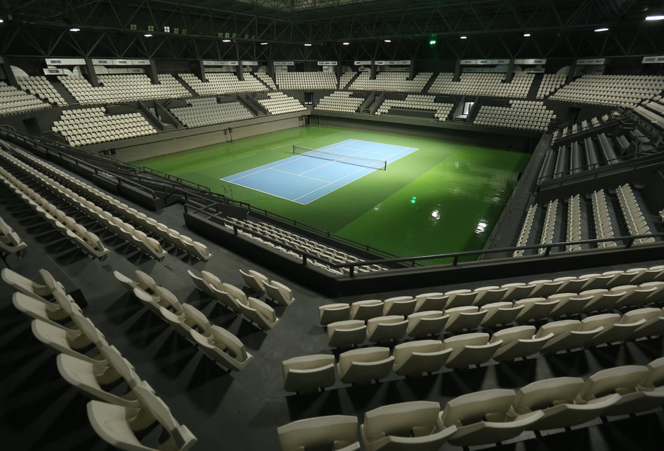 Melihat Tampilan Baru Lapangan Tenis GBK