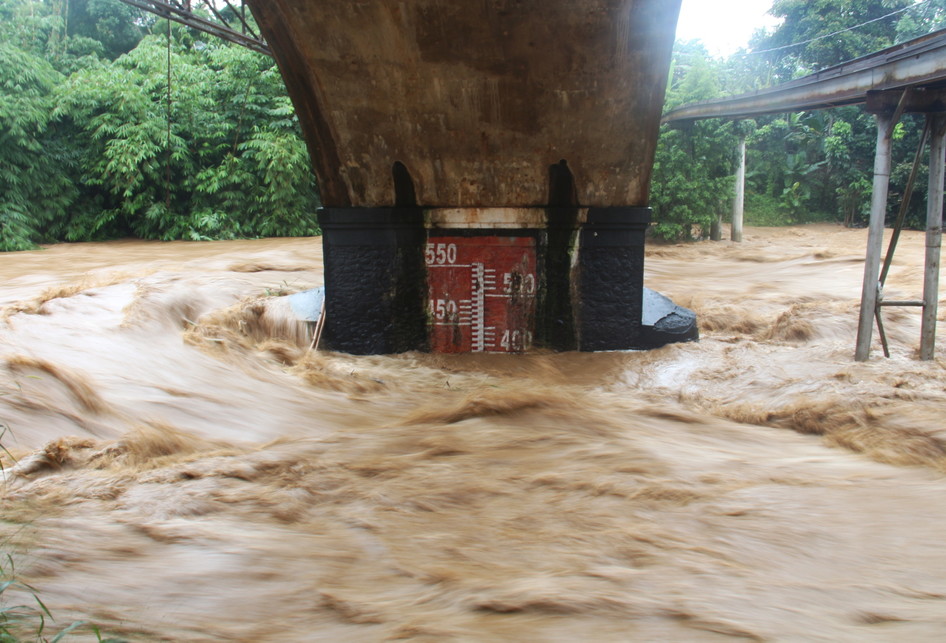 Aliran Sungai Ciliwung di Pos Pantau Depok