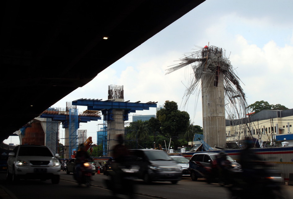 Robohnya Grider Proyek Jalan Tol Becakayu