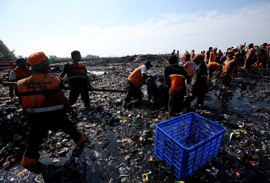 Sampah Teluk Jakarta Dibersihkan