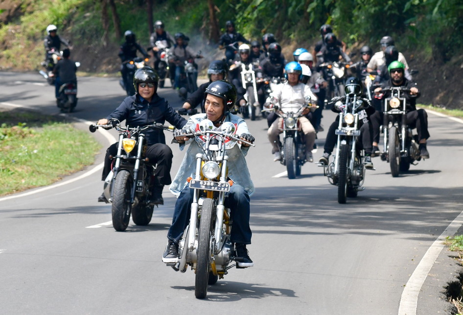  Jokowi  Touring Motor  dan Blusukan di Sukabumi Kompas com