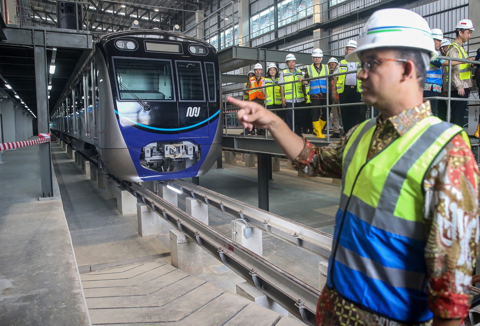 Anies Baswedan Kereta mass rapid transit (MRT)