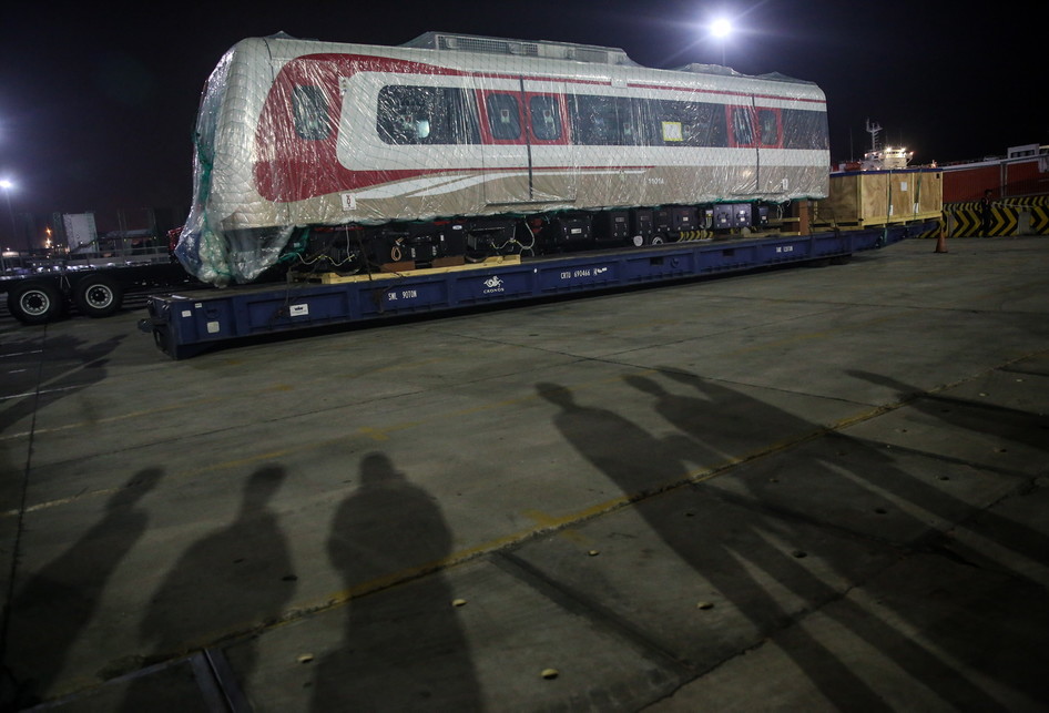 Dua Gerbong LRT Tiba di Jakarta