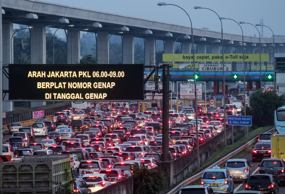 Uji Coba Ganjil  Genap  di Tol  Cibubur  2