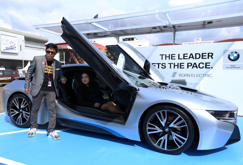 Garasi Tenaga Surya Dari BMW di IIMS 2018