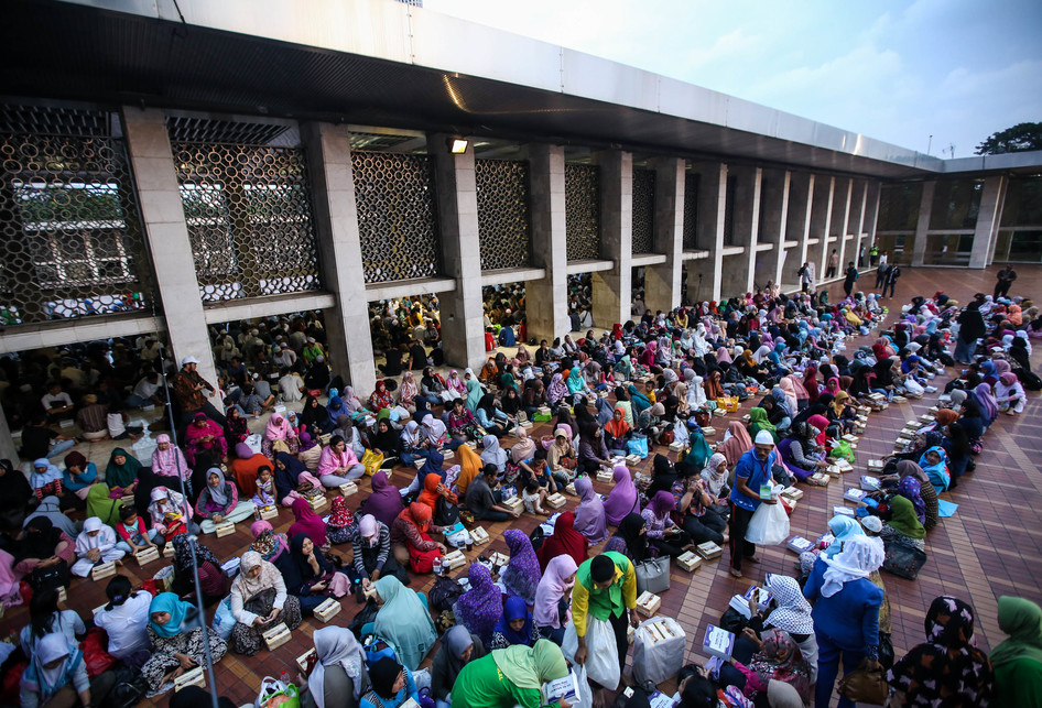 Buka Puasa di Masjid Istiqlal