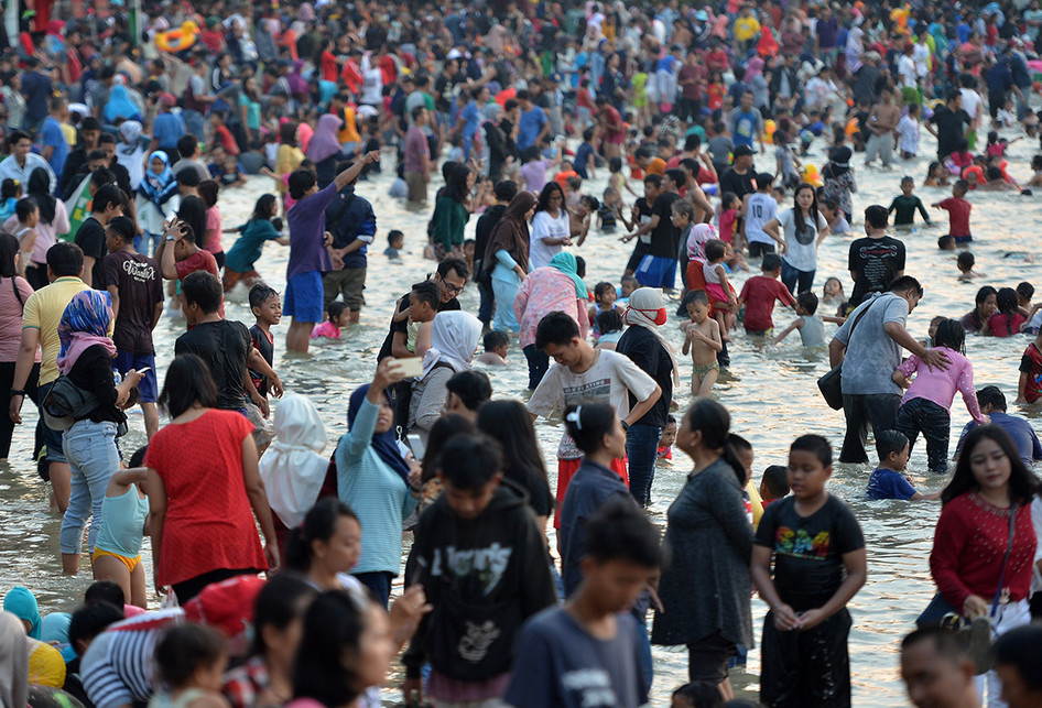 Libur Pilkada Serentak, Ancol Dipadati Pengunjung