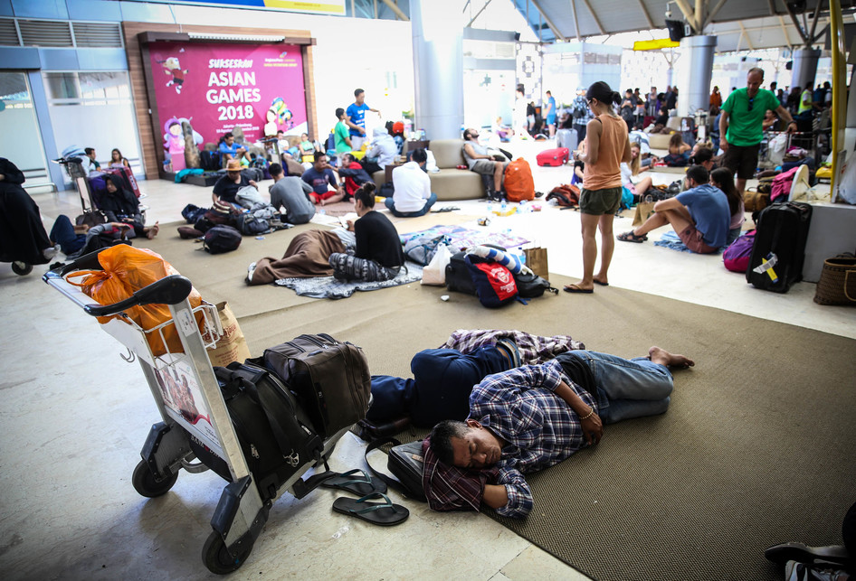 Wisatawan di Bandara Lombok Praya