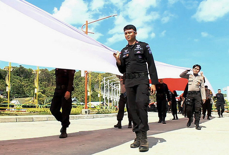 Bendera Merah Putih Sepanjang 250 Meter Diarak di Parepare