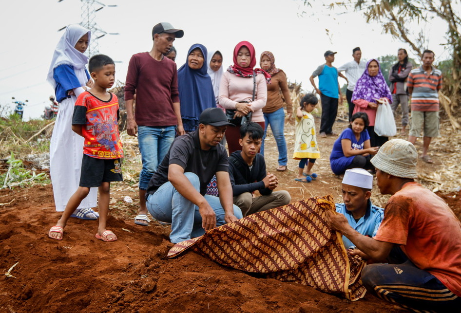 Pemindahan 525 Makam Dampak Proyek Tol Desari