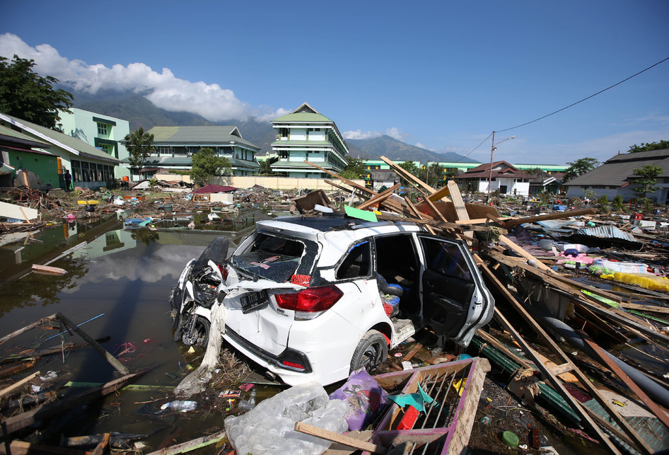 Bangkai Kendaraan Bermotor Akibat Bencana Gempa di Kota Palu