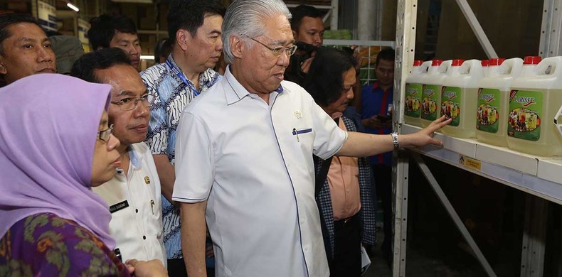 Mendag Tinjau Stok Bahan Pokok ke Indogrosir Tangerang