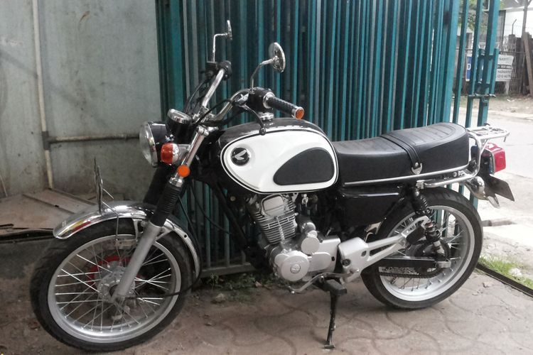 Modifikasi Motor  Cb  100 Warna Hitam Arena Modifikasi